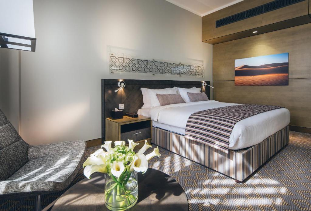 DELUXE KING ROOM