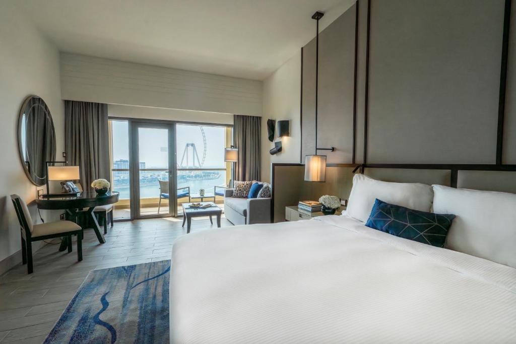 AIN DUBAI SEA VIEW ROOM WITH BALCONY
