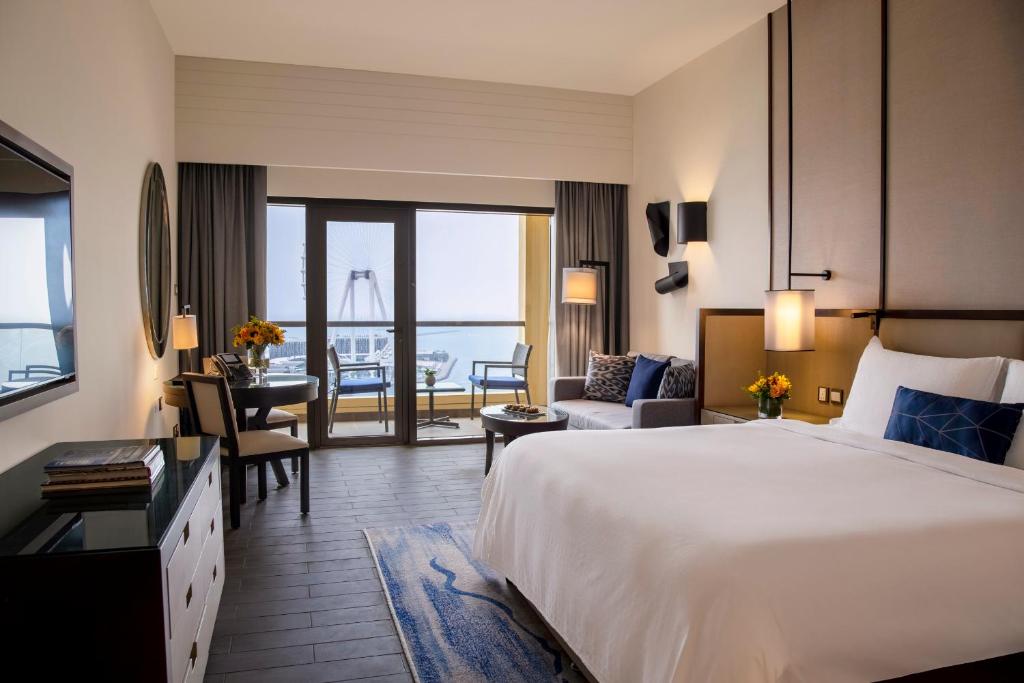SEA FRONT CLUB ROTANA ROOM WITH BALCONY