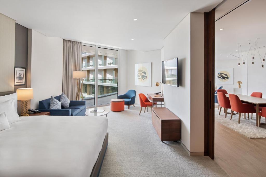 1 Bedroom Suite Course View